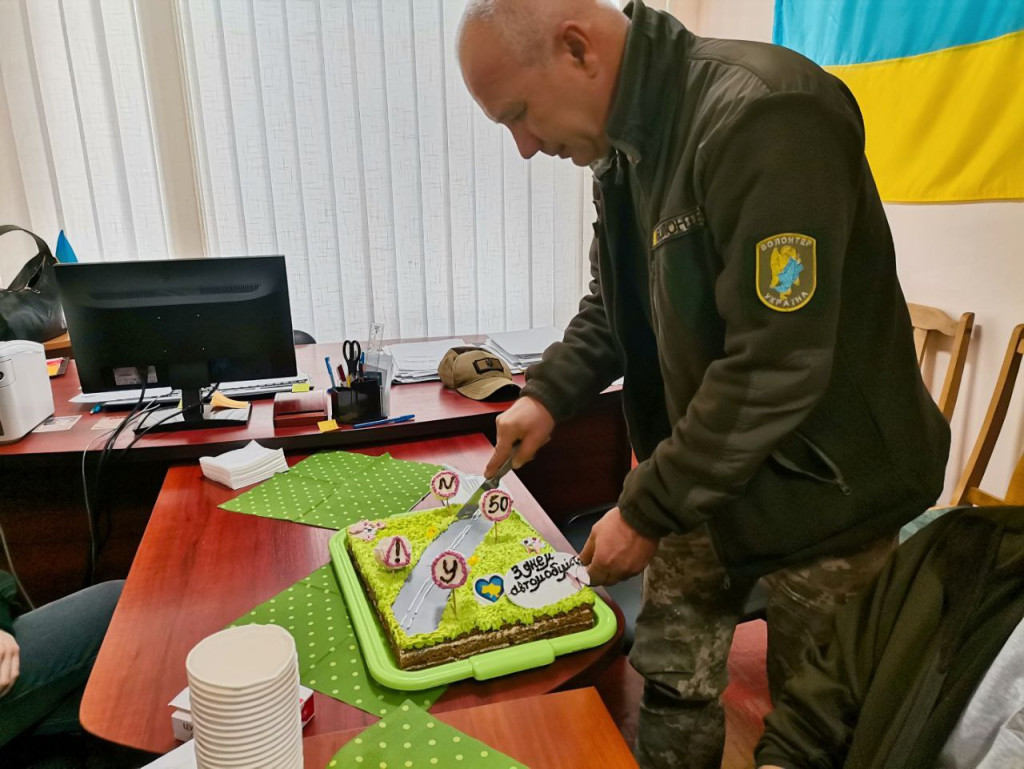 Родина Фахового коледжу СУРА вітає автомобілістів!