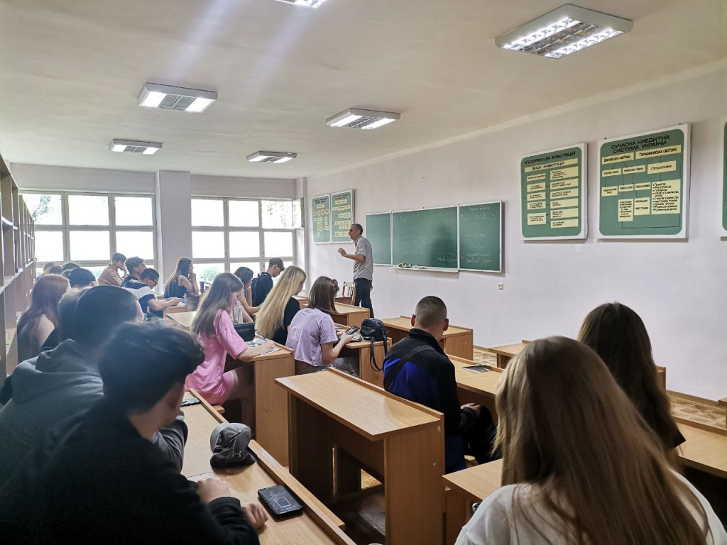 Навчальний рік підходить до завершення!