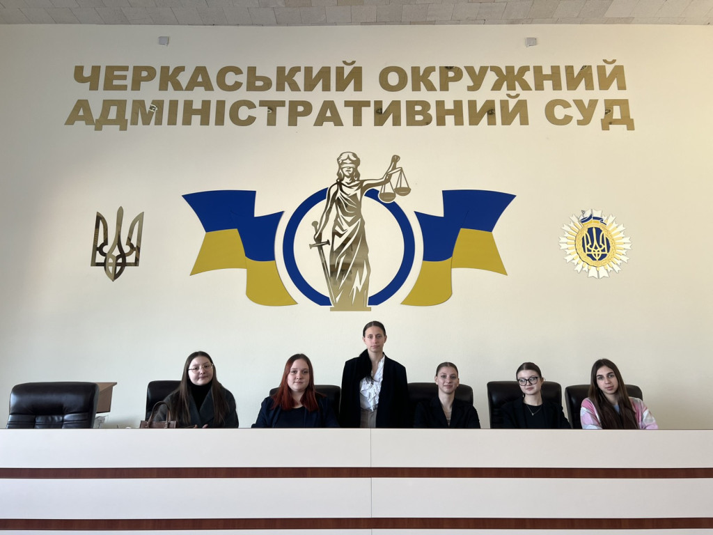 Знайомство із судом: майбутні юристи дізнавалися про роботу установи та відправлення судочинства